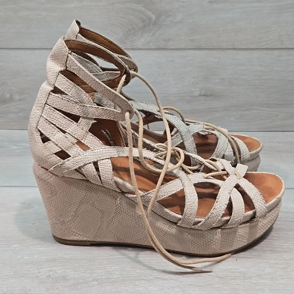 Gentle Souls Women's Lace Up Wedge Leather Hobo Boho Wedge Sandals Sz 8.5M Blush